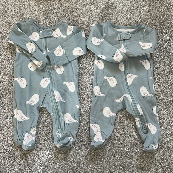 Newborn Baby Girl Carter’s Bundle of clothes - Picture 5 of 9